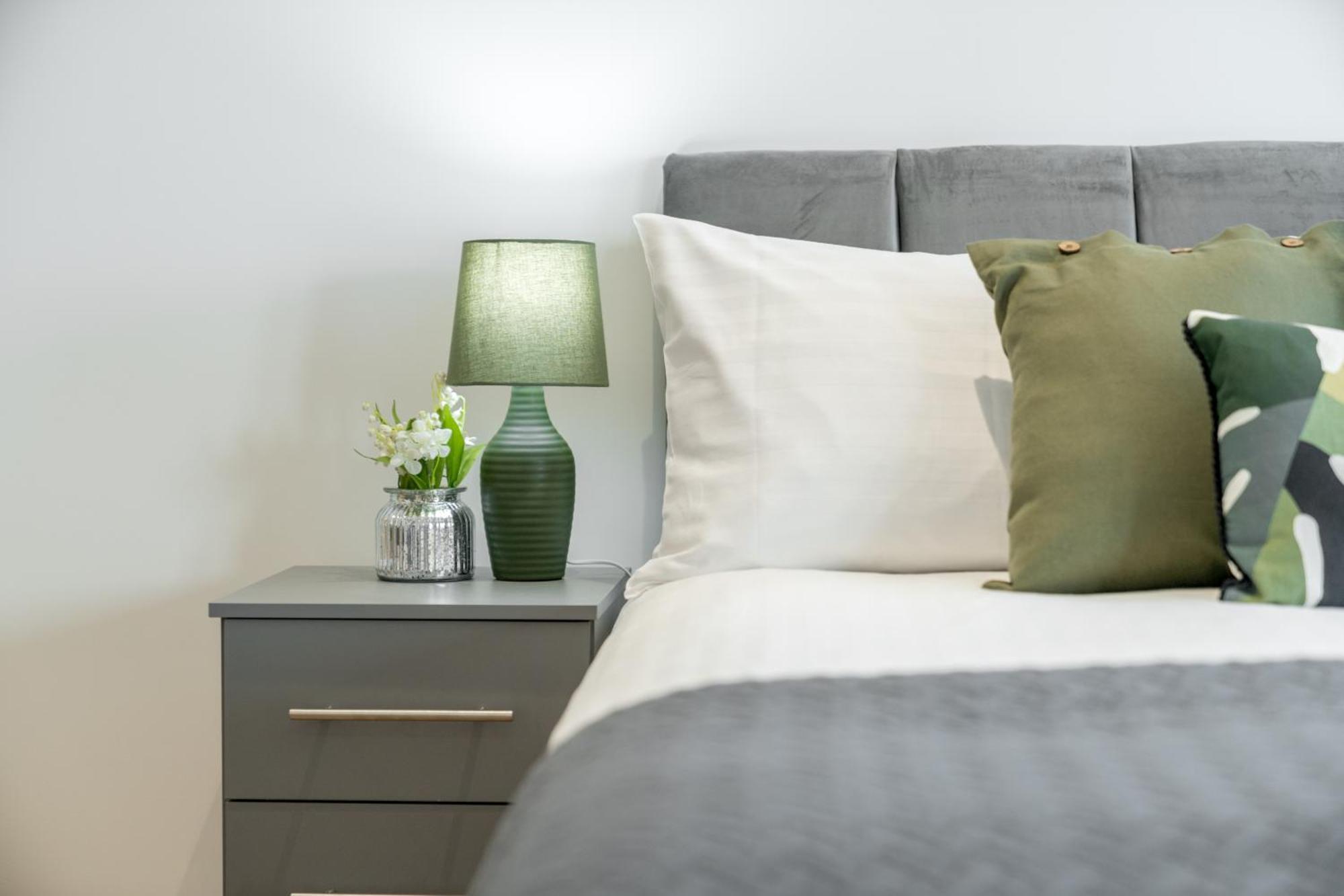 Skyvillion - London River Thames Top Floor Apartments By Woolwich Ferry, Mins To London Excel, O2 Arena , London City Airport With Parking 외부 사진