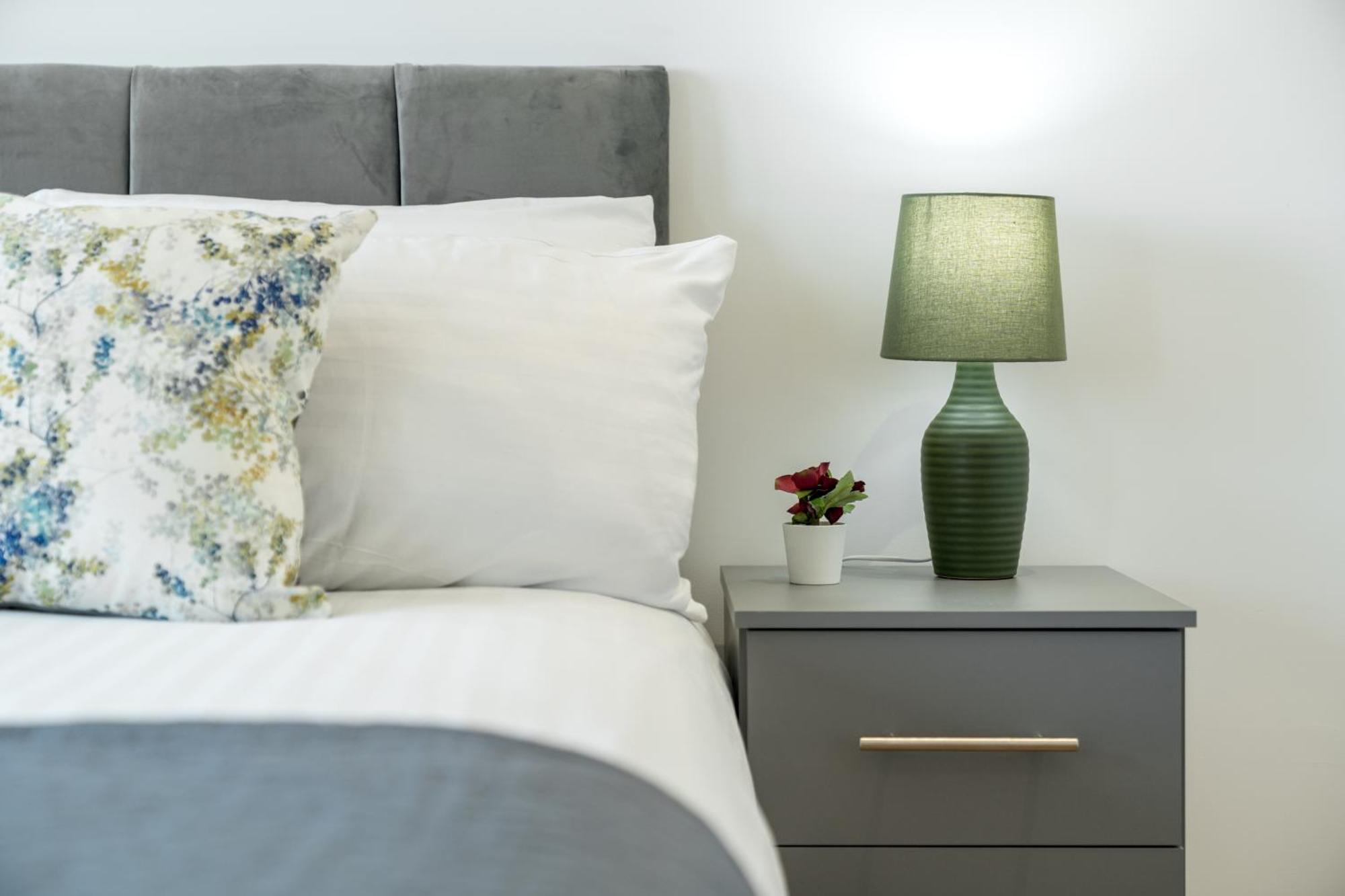 Skyvillion - London River Thames Top Floor Apartments By Woolwich Ferry, Mins To London Excel, O2 Arena , London City Airport With Parking 외부 사진