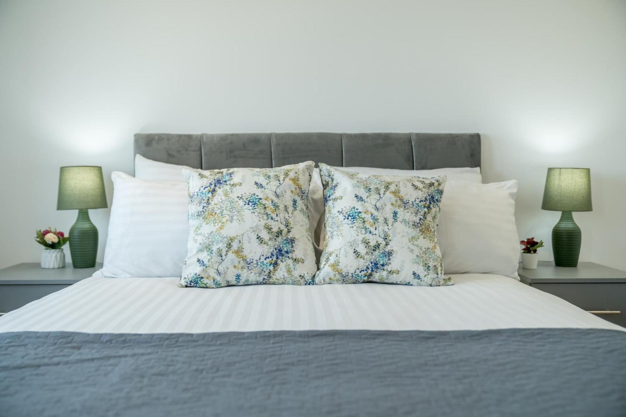 Skyvillion - London River Thames Top Floor Apartments By Woolwich Ferry, Mins To London Excel, O2 Arena , London City Airport With Parking 외부 사진