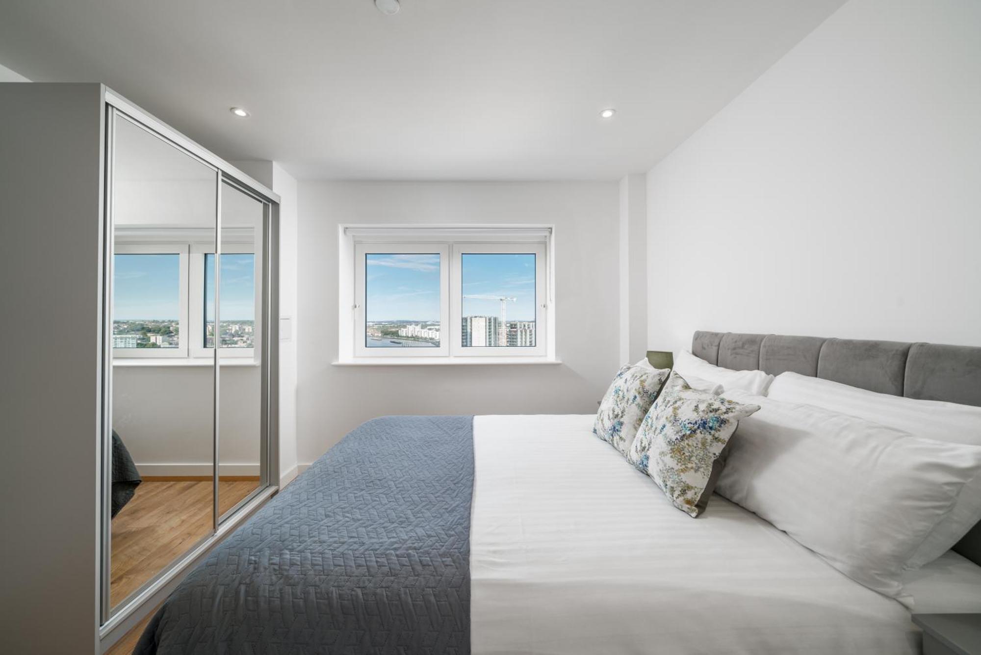Skyvillion - London River Thames Top Floor Apartments By Woolwich Ferry, Mins To London Excel, O2 Arena , London City Airport With Parking 외부 사진