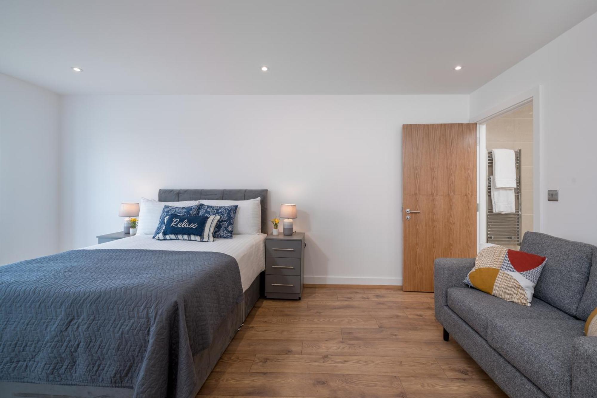 Skyvillion - London River Thames Top Floor Apartments By Woolwich Ferry, Mins To London Excel, O2 Arena , London City Airport With Parking 외부 사진