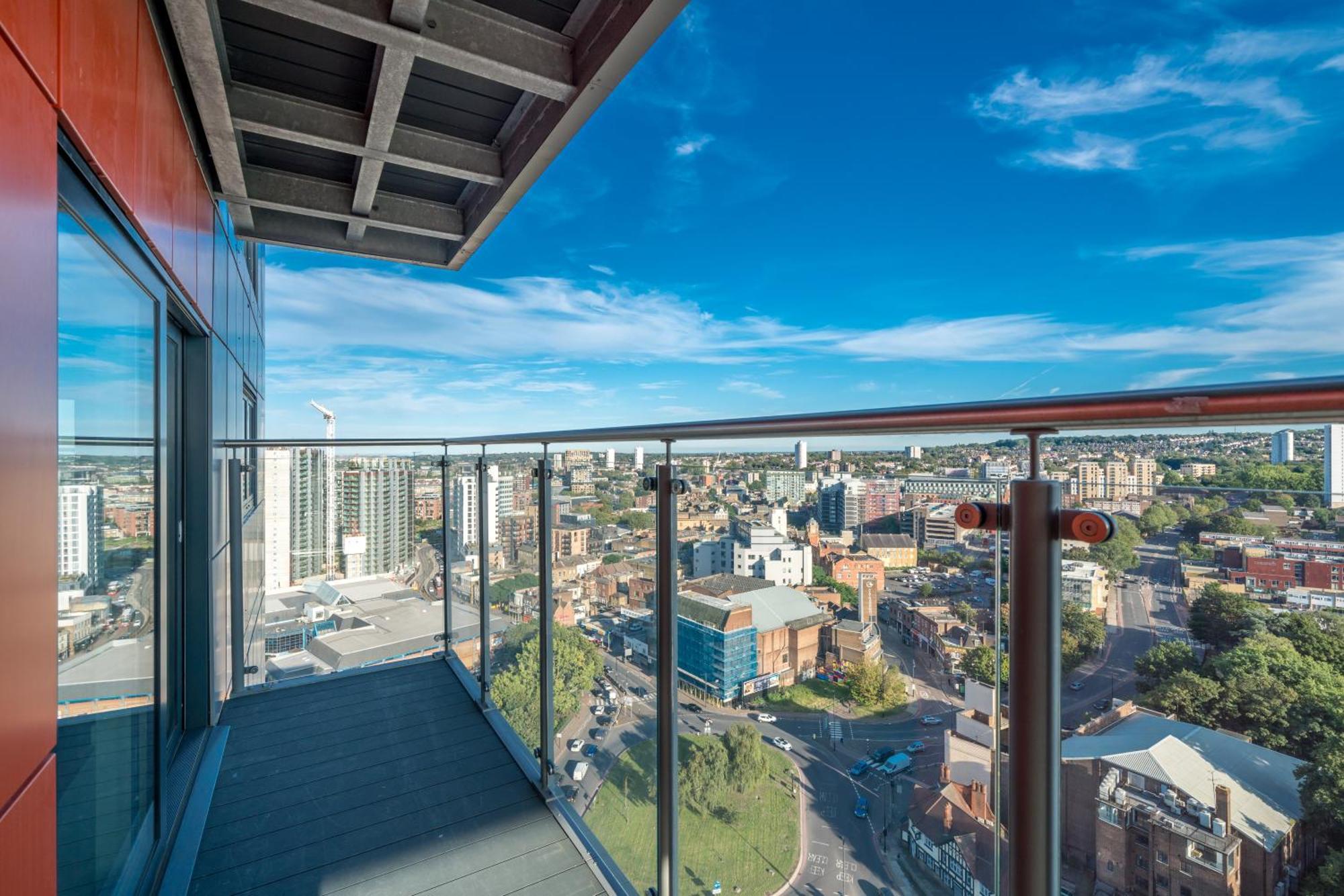 Skyvillion - London River Thames Top Floor Apartments By Woolwich Ferry, Mins To London Excel, O2 Arena , London City Airport With Parking 외부 사진